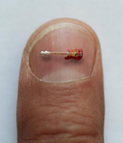 Работы омского микроминиатюриста Анатолия Коненко